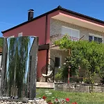 Emili