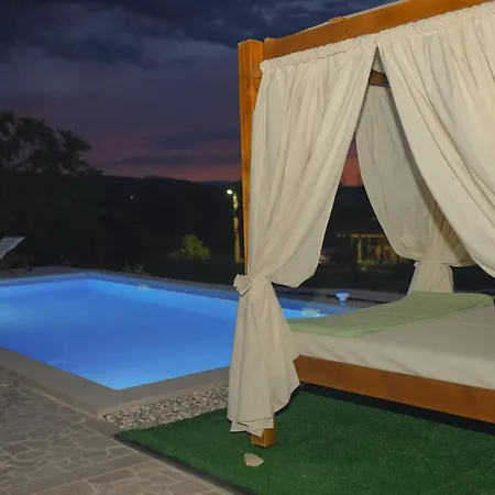 빌라 Emili 포수셰